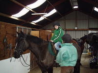 Blackwater Stables, Jesper gaat paardrijden met Anne.